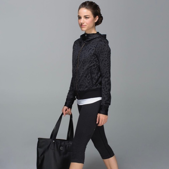 Lululemon namaskar hoodie sz 2 - Picture 3 of 7